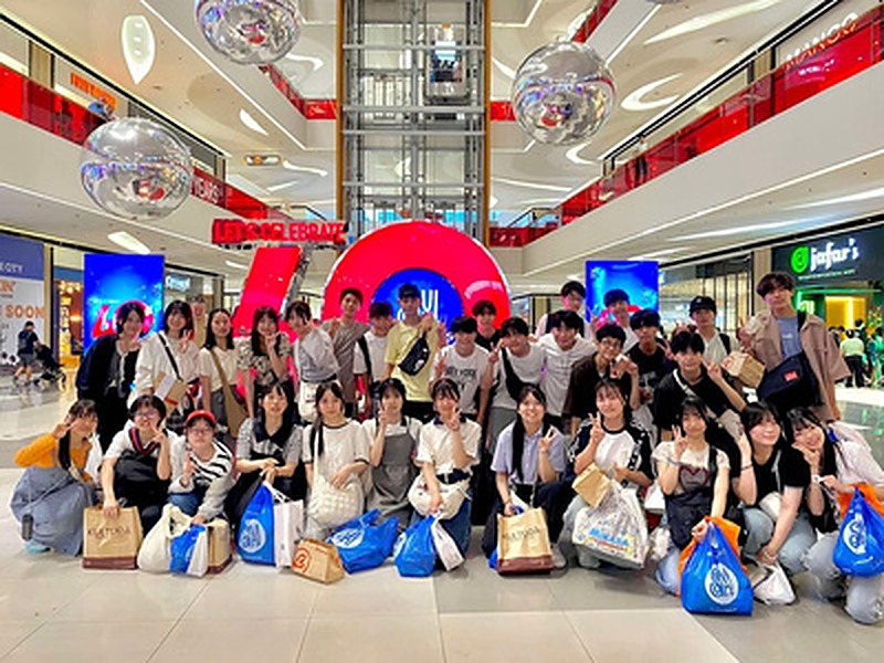 City & Mall Tour — Howdy English Academy